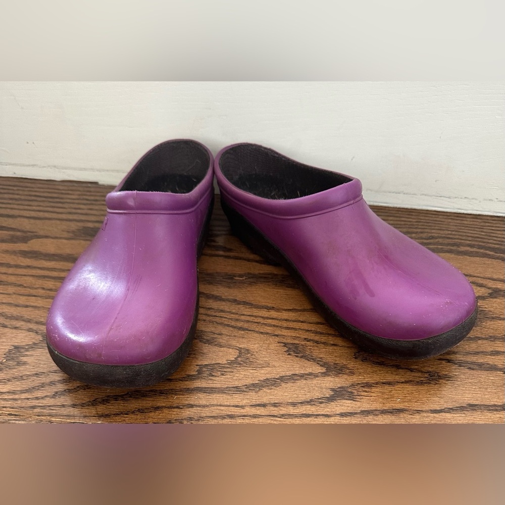 Turf king garden clogs, size 7